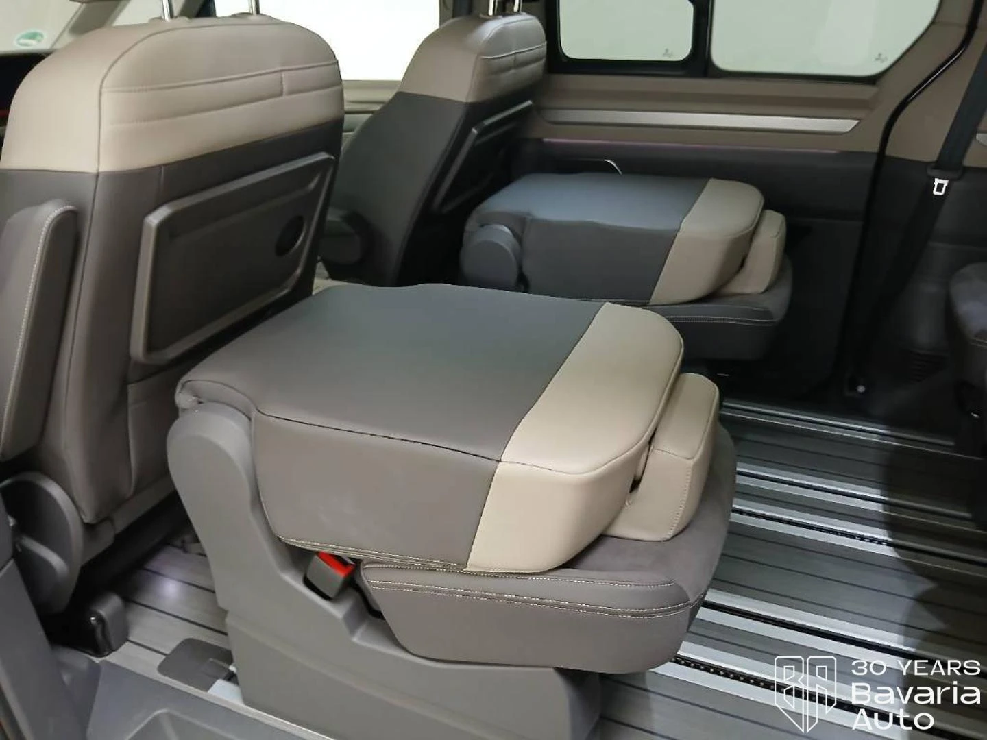 VW Multivan lang Style DSG Easy Open Basic, снимка 8 - Автомобили и джипове - 56136178