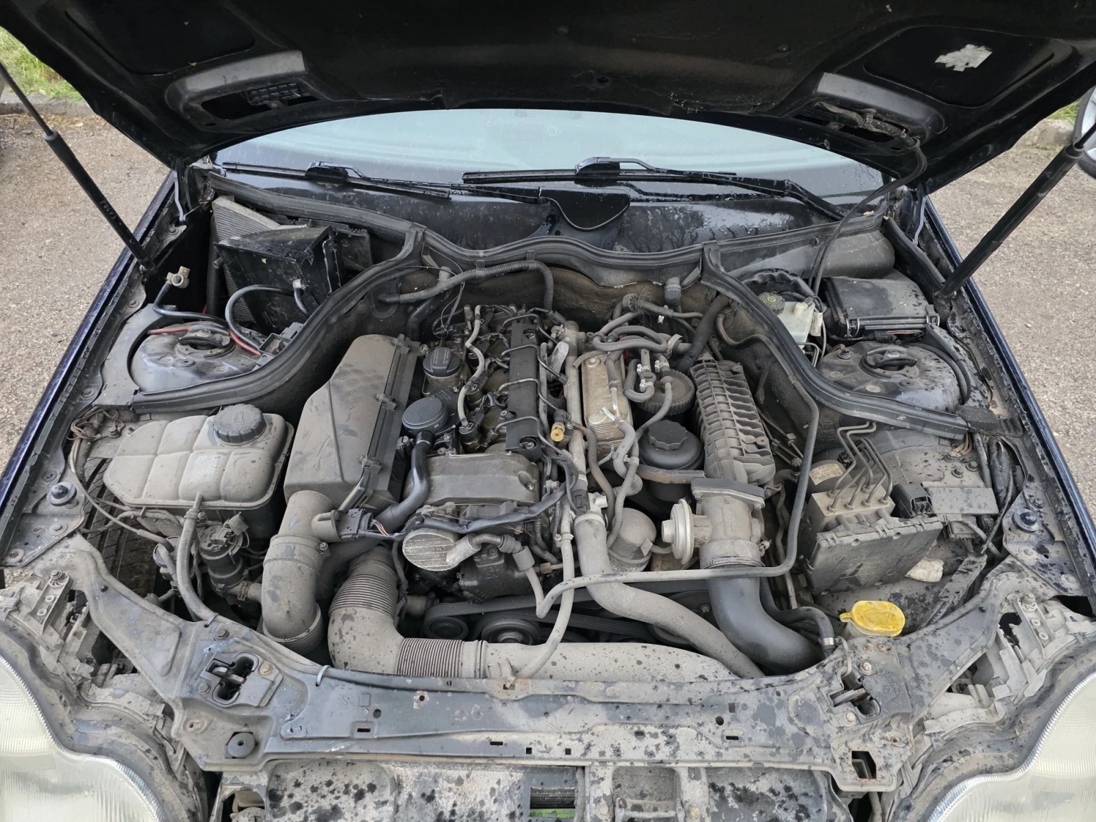 Mercedes-Benz C 220 2.2 CDI РЪЧКА 6 СКОРОСТИ , снимка 12 - Автомобили и джипове - 56200638