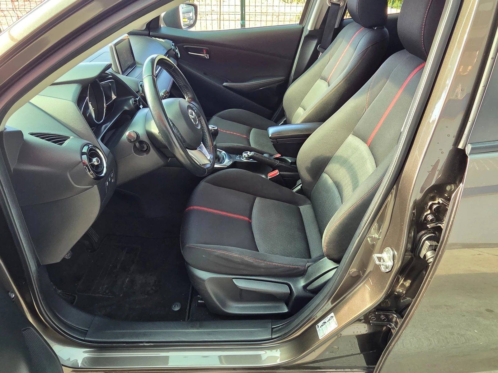 Mazda 2 1.5/90кс/SKYACTIV/EURO6/Топ/Facelift, снимка 9 - Автомобили и джипове - 56232025