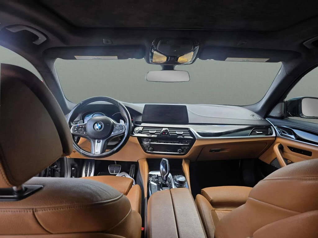 BMW 550 i* XDRIVE* M SPORT* DISTRONIC* ХЕДЪП* КРАЙНА ЦЕНА, снимка 10 - Автомобили и джипове - 56253065