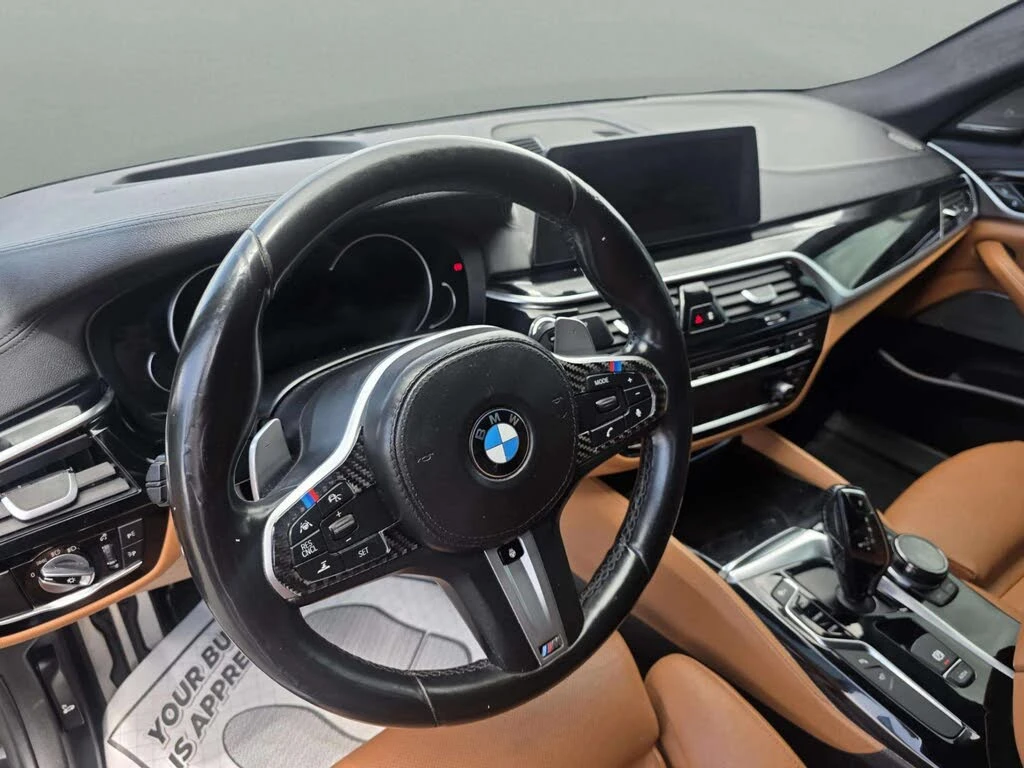 BMW 550 i* XDRIVE* M SPORT* DISTRONIC* ХЕДЪП* КРАЙНА ЦЕНА, снимка 9 - Автомобили и джипове - 56253065