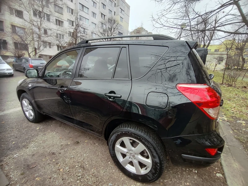 Toyota Rav4 2.2 D4D, снимка 3 - Автомобили и джипове - 48001702