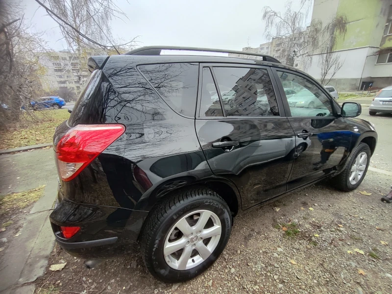 Toyota Rav4 2.2 D4D, снимка 10 - Автомобили и джипове - 48001702