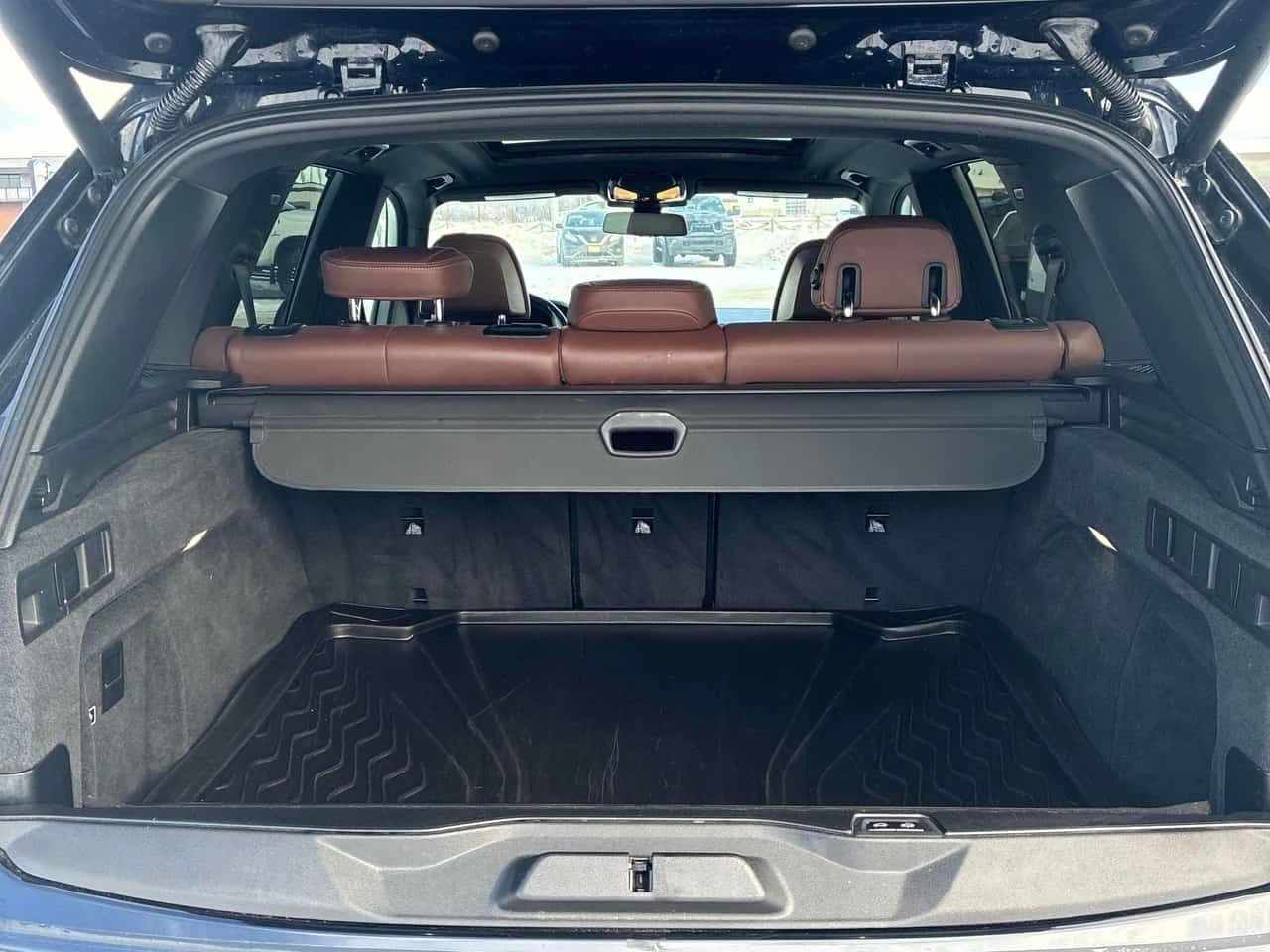 BMW X5 XDRIVE50I * ДИСТРОНИК* 360 КАМЕРА* ОБДУХВАНЕ* , снимка 12 - Автомобили и джипове - 53841985