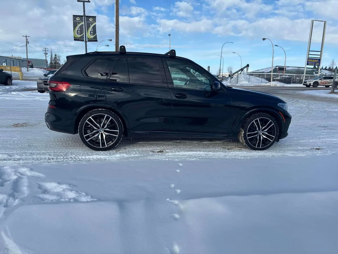 BMW X5 XDRIVE50I * ДИСТРОНИК* 360 КАМЕРА* ОБДУХВАНЕ* , снимка 4 - Автомобили и джипове - 53841985