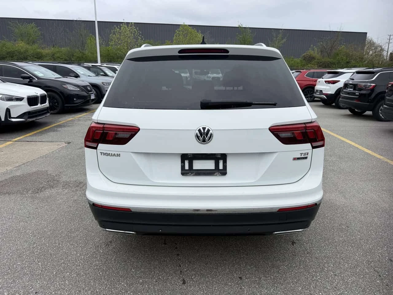 VW Tiguan * ПОДГРЕВ * ПАНОРАМА * ОТ ПРЕДСТАВИТЕЛСТВО, снимка 4 - Автомобили и джипове - 54456824