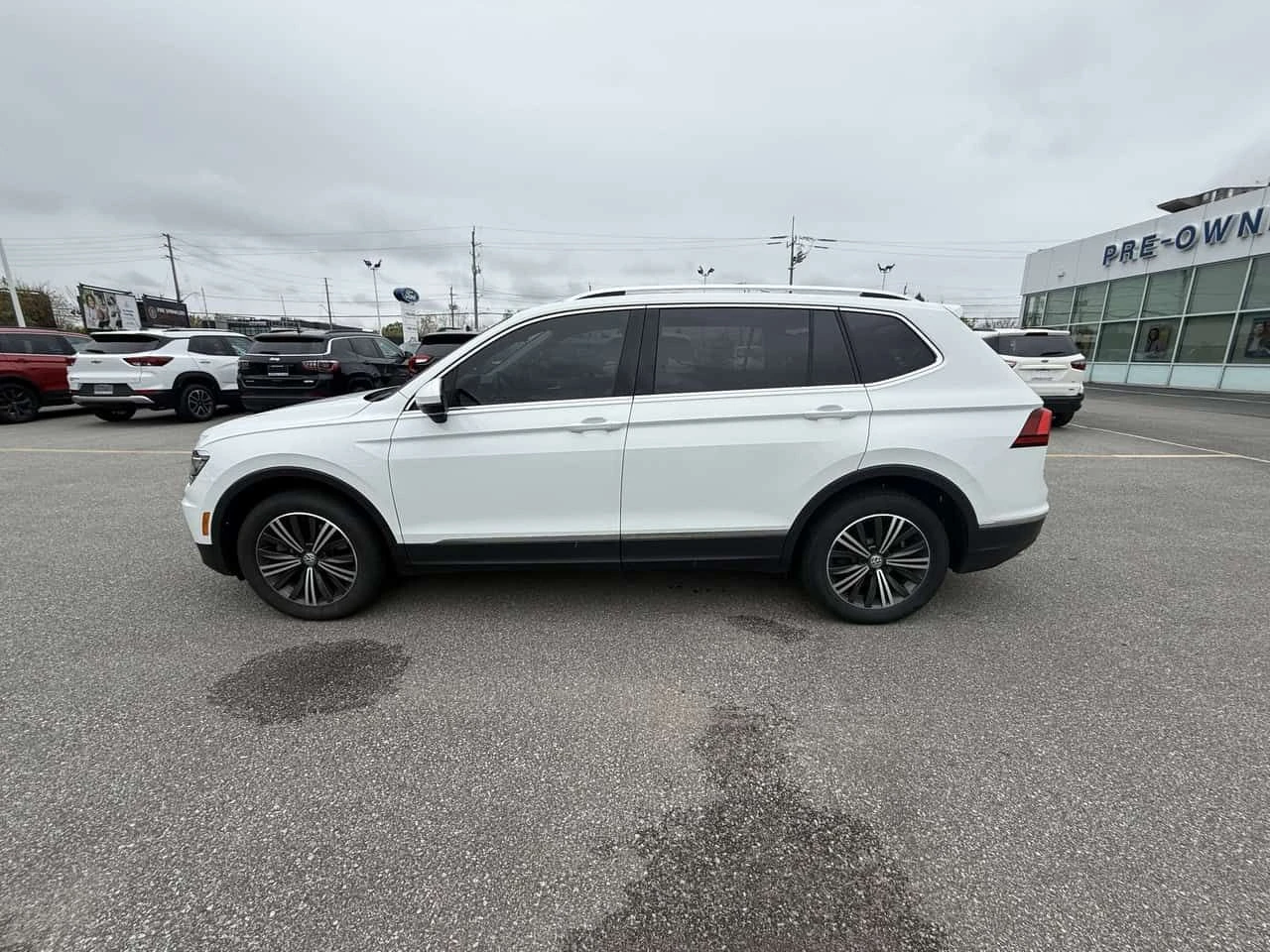 VW Tiguan * ПОДГРЕВ * ПАНОРАМА * ОТ ПРЕДСТАВИТЕЛСТВО, снимка 2 - Автомобили и джипове - 54456824