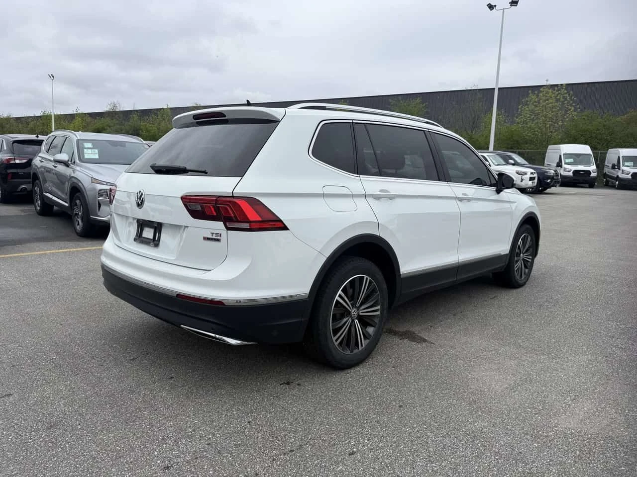 VW Tiguan * ПОДГРЕВ * ПАНОРАМА * ОТ ПРЕДСТАВИТЕЛСТВО, снимка 5 - Автомобили и джипове - 54456824