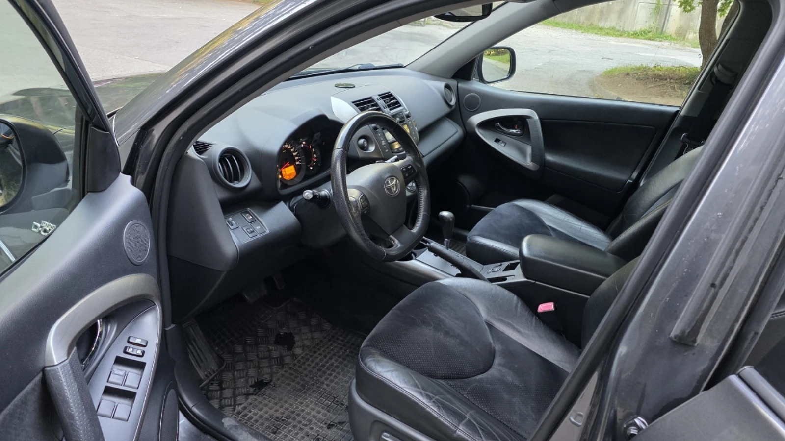 Toyota Rav4 2.2D Automatic, 4x4 , снимка 12 - Автомобили и джипове - 55647730