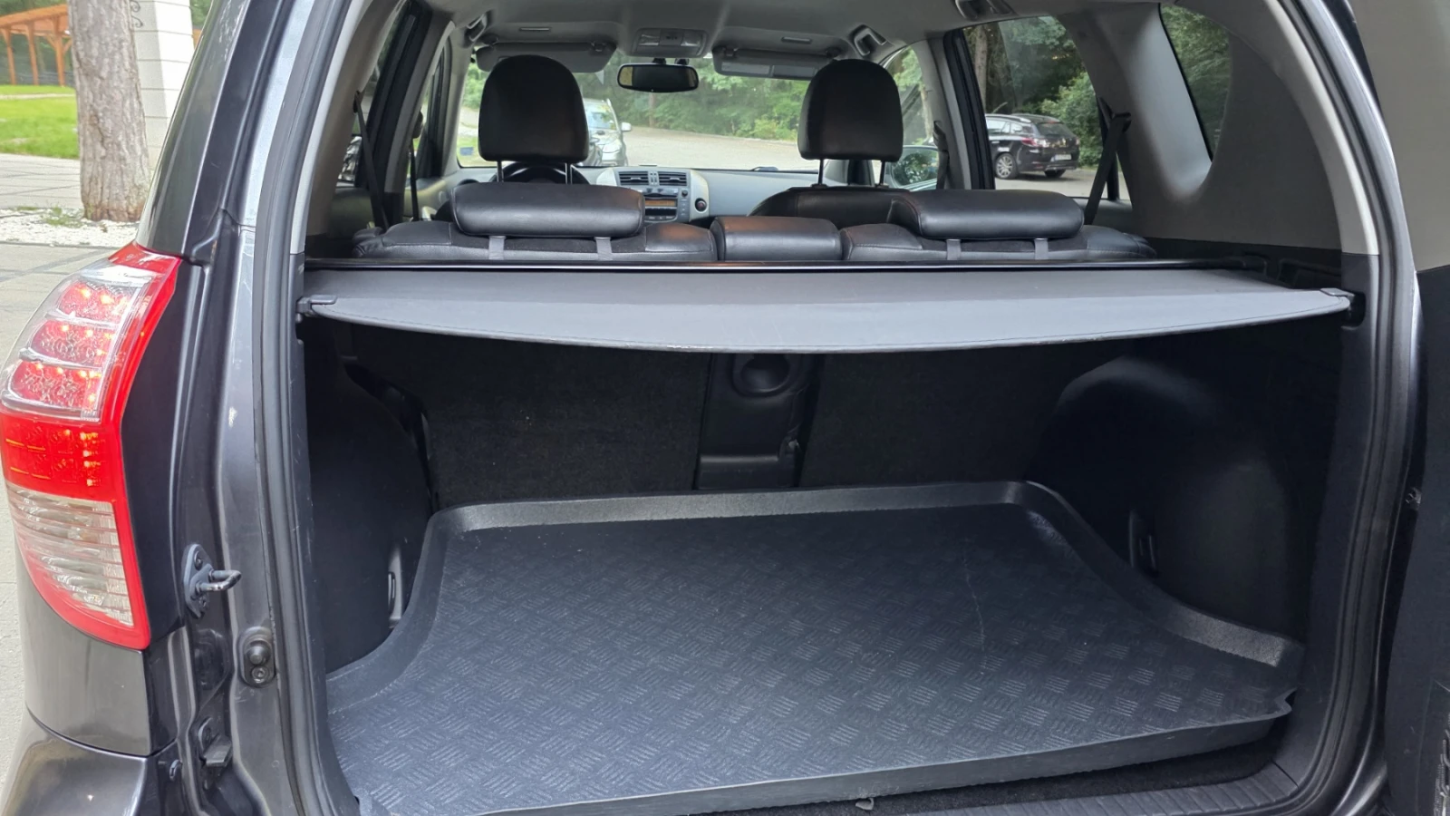 Toyota Rav4 2.2D Automatic, 4x4 , снимка 3 - Автомобили и джипове - 55647730
