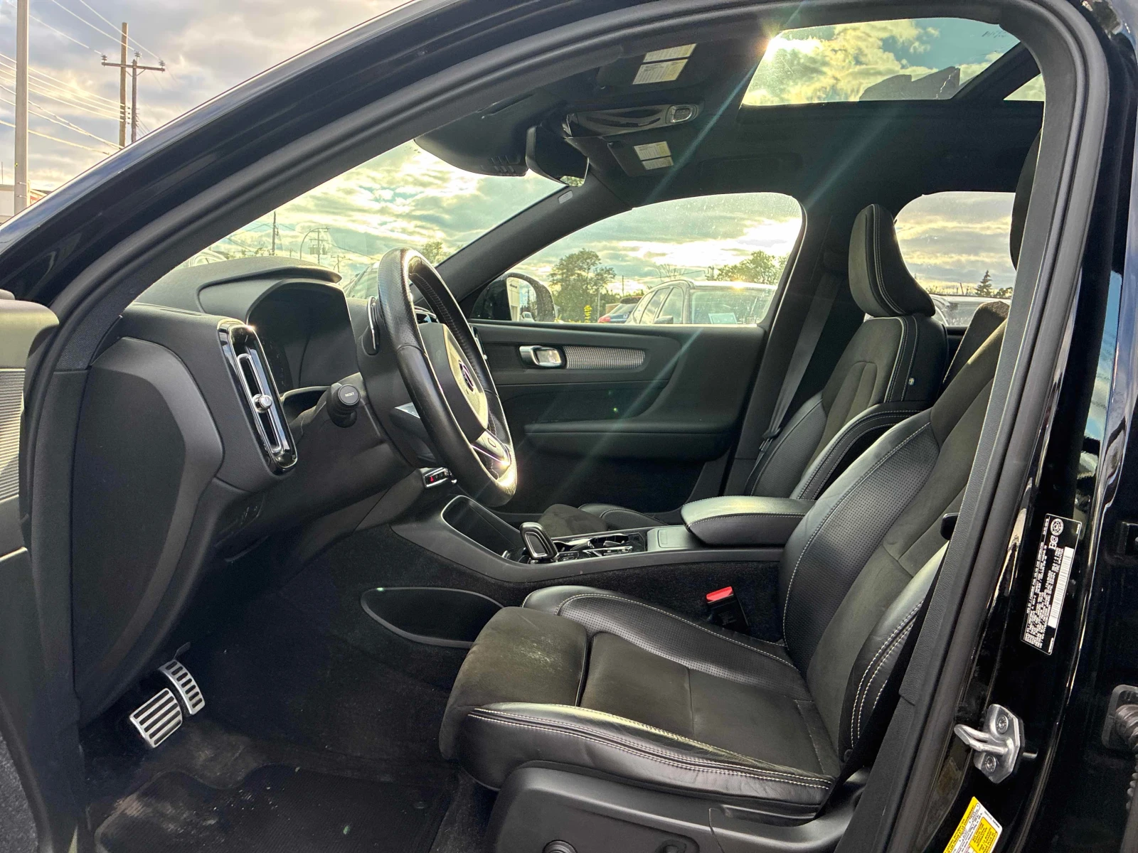 Volvo XC40 * T5 AWD * АВТОКРЕДИТ БЕЗ ПЪРВОНАЧАЛНА ВНОСКА* , снимка 12 - Автомобили и джипове - 56083865