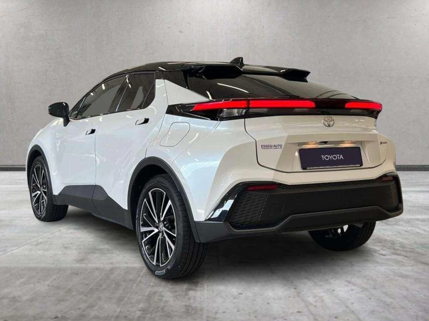Toyota C-HR Lounge - 2.0 Plug-in Hybrid - 223 �� - ����������� | Mobile.bg � ����������� 4