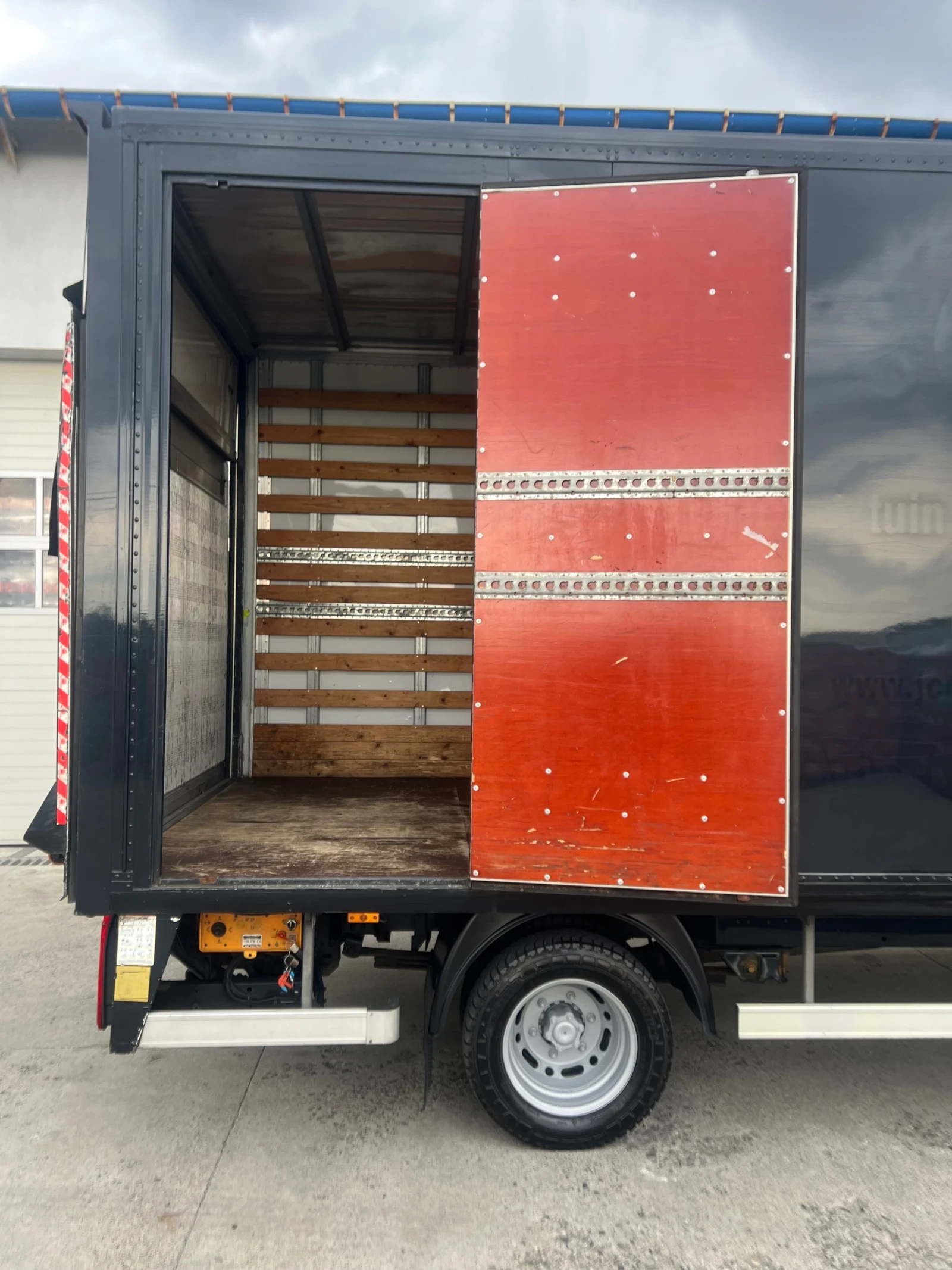 Mercedes-Benz Sprinter 516 160к.с / Падащ борд / Климатроник / Б-категория - изображение 9