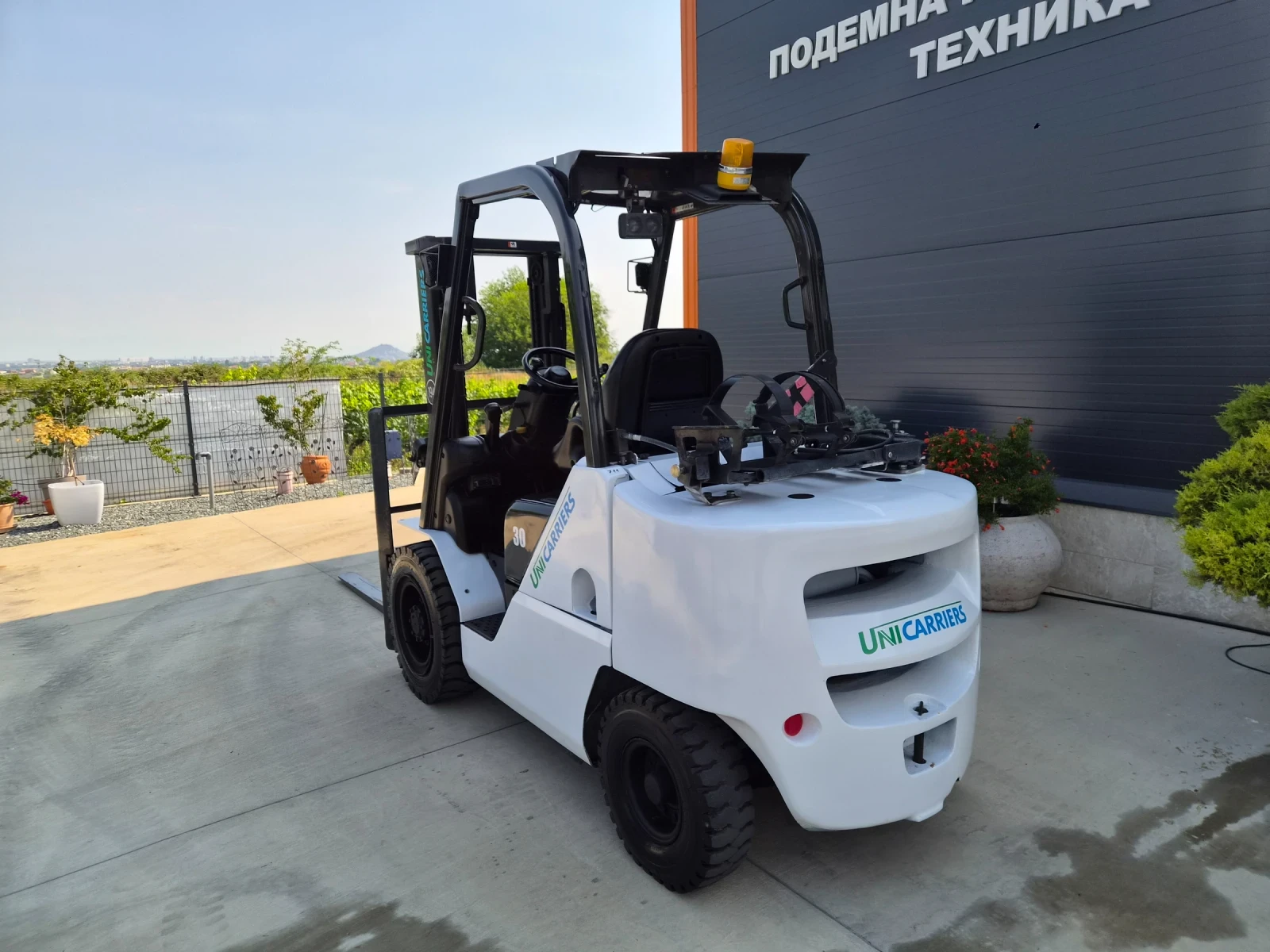 Мотокар UniCarriers 3 тона / АВТОМАТ / ГАЗ + БЕНЗИН / ПЕРФЕКТЕН !!, снимка 3 - Индустриална техника - 55056051