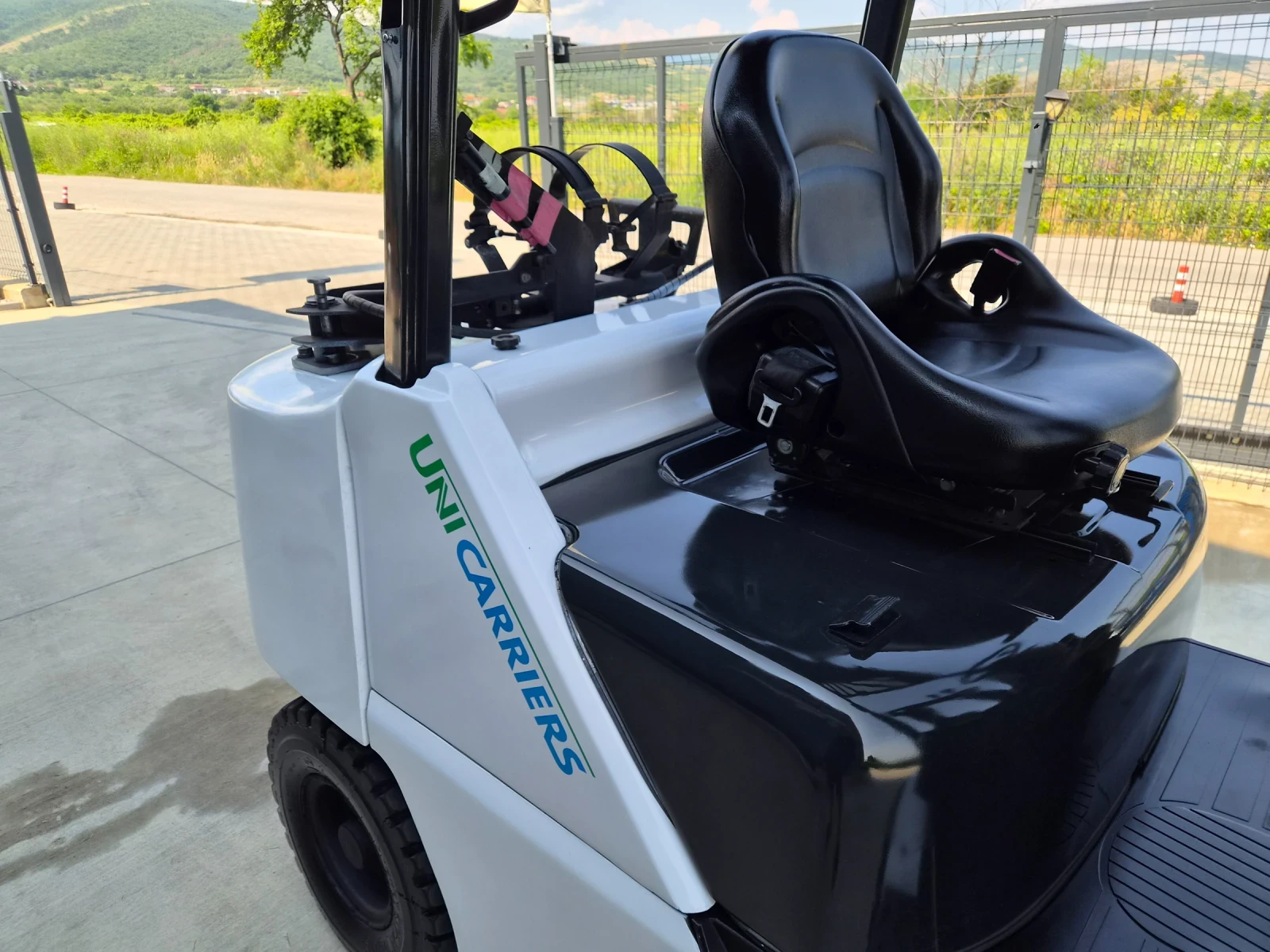 Мотокар UniCarriers 3 тона / АВТОМАТ / ГАЗ + БЕНЗИН / ПЕРФЕКТЕН !!, снимка 12 - Индустриална техника - 55056051