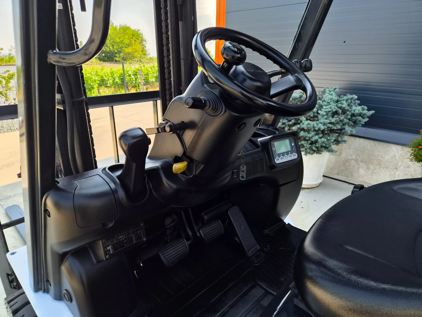 Мотокар UniCarriers 3 тона / АВТОМАТ / ГАЗ + БЕНЗИН / ПЕРФЕКТЕН !!, снимка 9 - Индустриална техника - 55056051