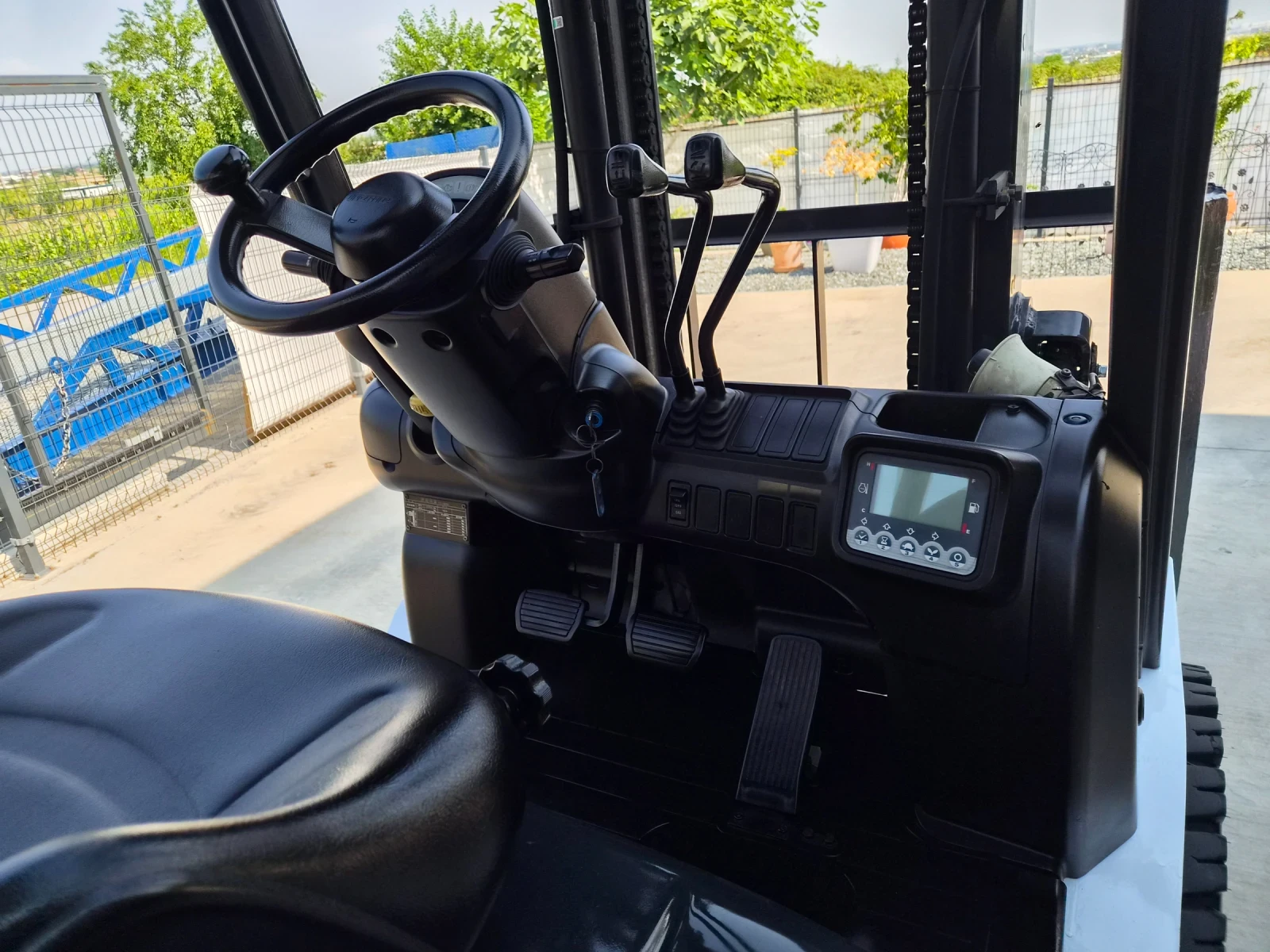 Мотокар UniCarriers 3 тона / АВТОМАТ / ГАЗ + БЕНЗИН / ПЕРФЕКТЕН !!, снимка 11 - Индустриална техника - 55056051