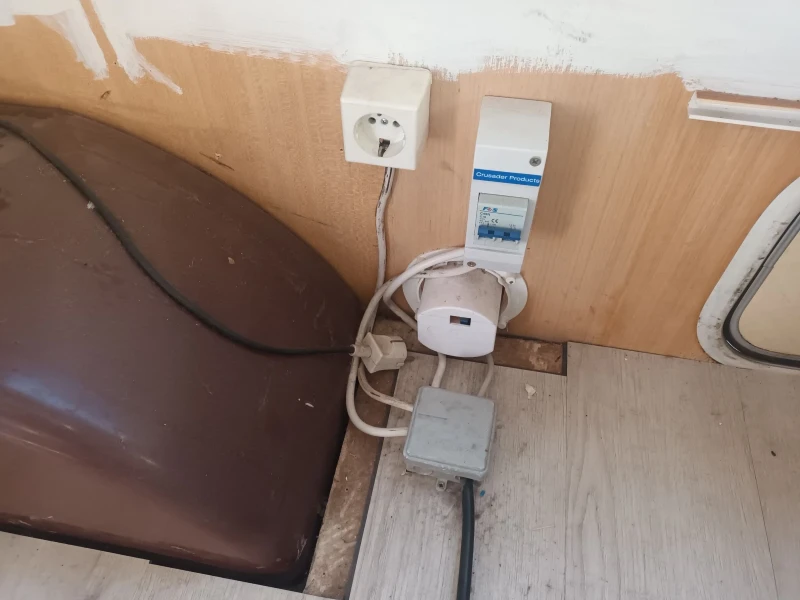 Каравана Adria, снимка 9 - Каравани и кемпери - 52966860