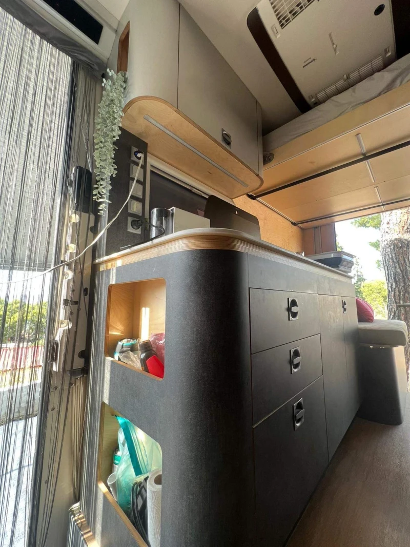 Кемпер Mercedes-Benz Спринтер 4х4 Автоматик 3.0 v6, снимка 9 - Каравани и кемпери - 53386914