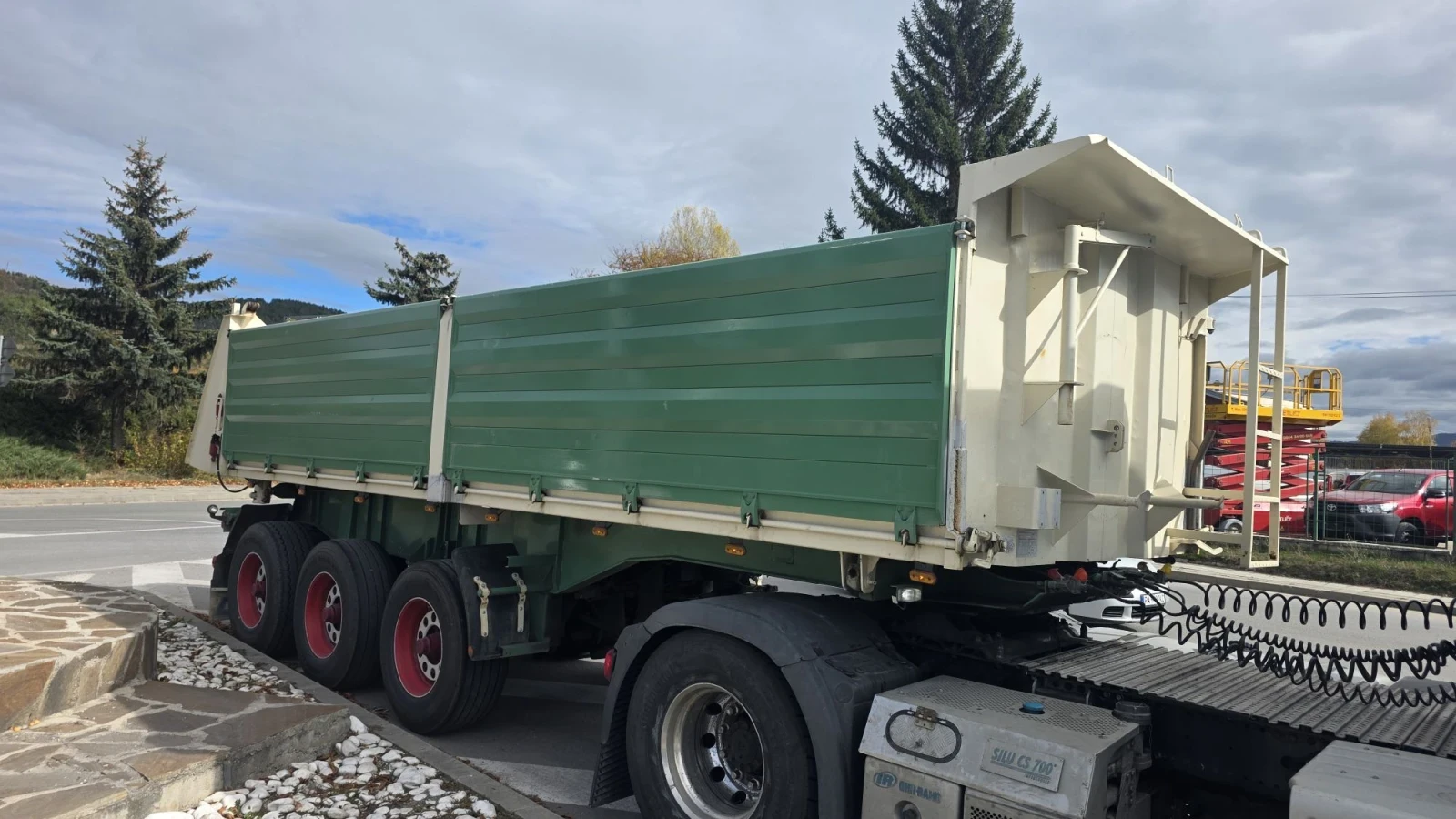 Полуремарке Schwarzmuller 22 куб см, снимка 2 - Ремаркета - 56721128