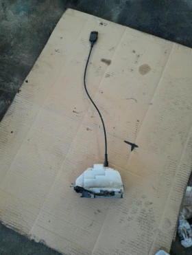 Брава врата предна дясна Рено Меган седан (7)