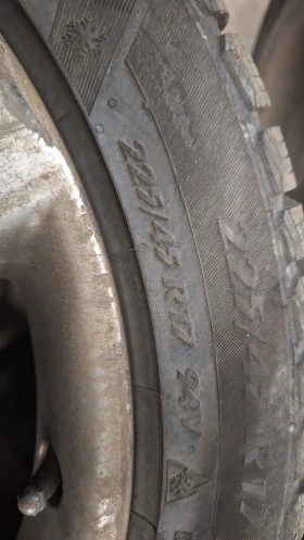 Гуми Зимни 225/45R17, снимка 3 - Гуми и джанти - 53282630