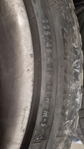 Гуми Зимни 225/45R17, снимка 2 - Гуми и джанти - 53282630