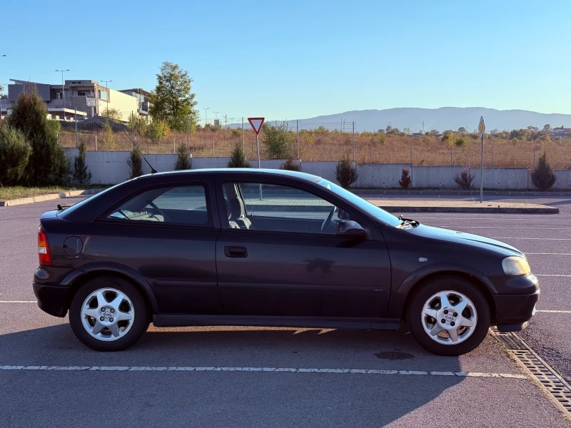 Opel Astra 1.6i SPORT, снимка 8 - Автомобили и джипове - 47635512