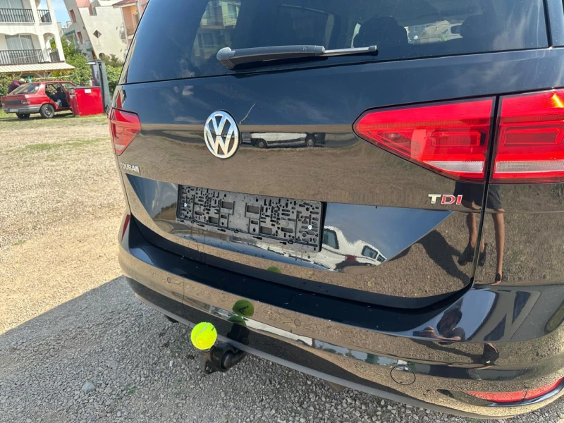 VW Touran 1.6D, снимка 12 - Автомобили и джипове - 52320313