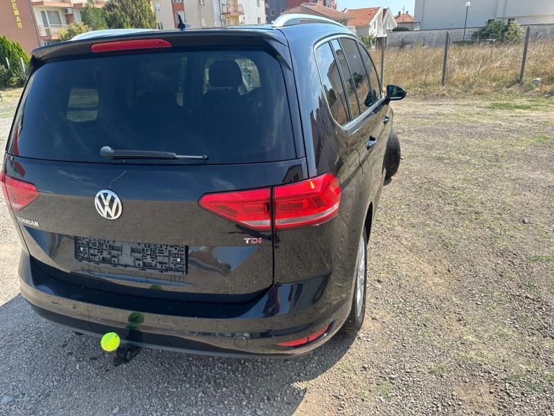 VW Touran 1.6D, снимка 11 - Автомобили и джипове - 52320313