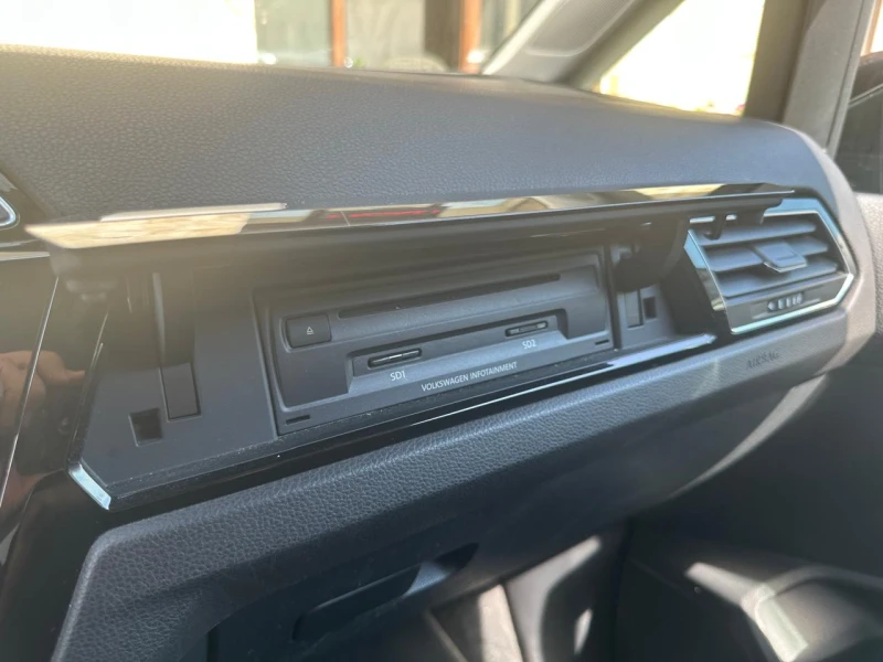 VW Touran 1.6D, снимка 7 - Автомобили и джипове - 52320313