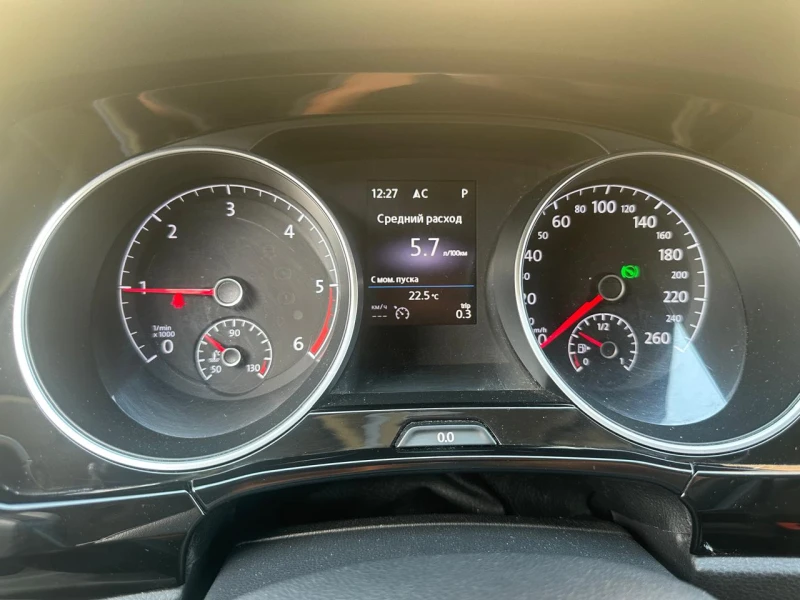 VW Touran 1.6D, снимка 5 - Автомобили и джипове - 52320313