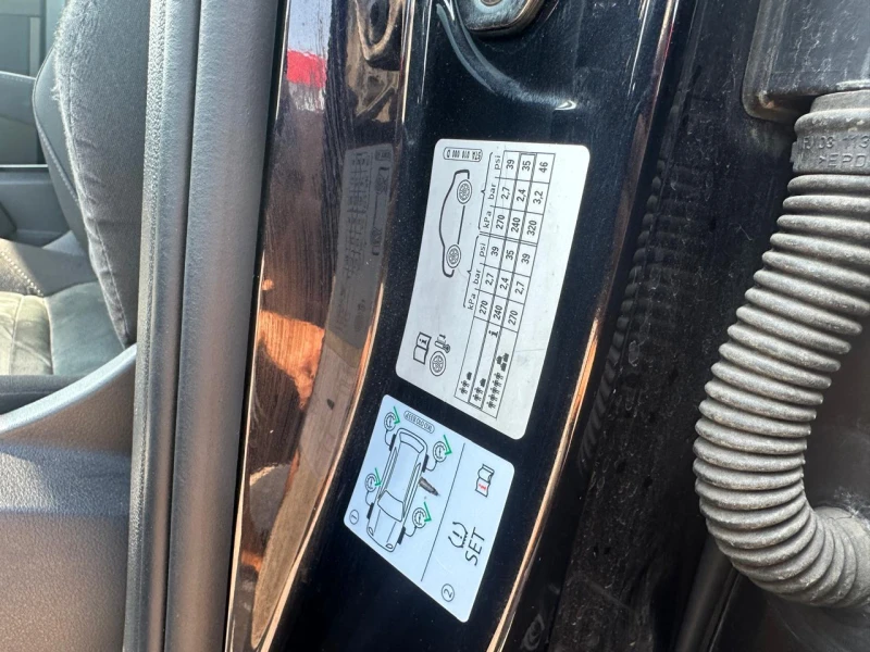 VW Touran 1.6D, снимка 15 - Автомобили и джипове - 52320313