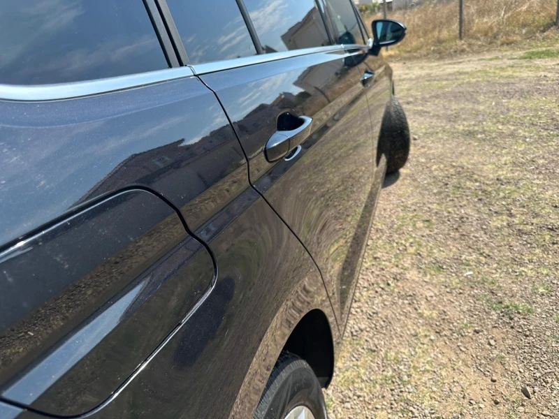 VW Touran 1.6D, снимка 13 - Автомобили и джипове - 52320313