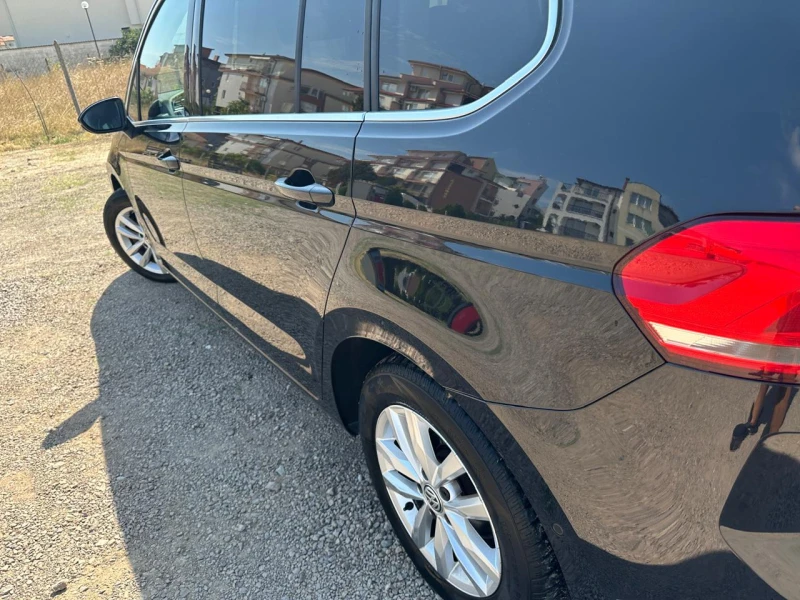 VW Touran 1.6D, снимка 14 - Автомобили и джипове - 52320313