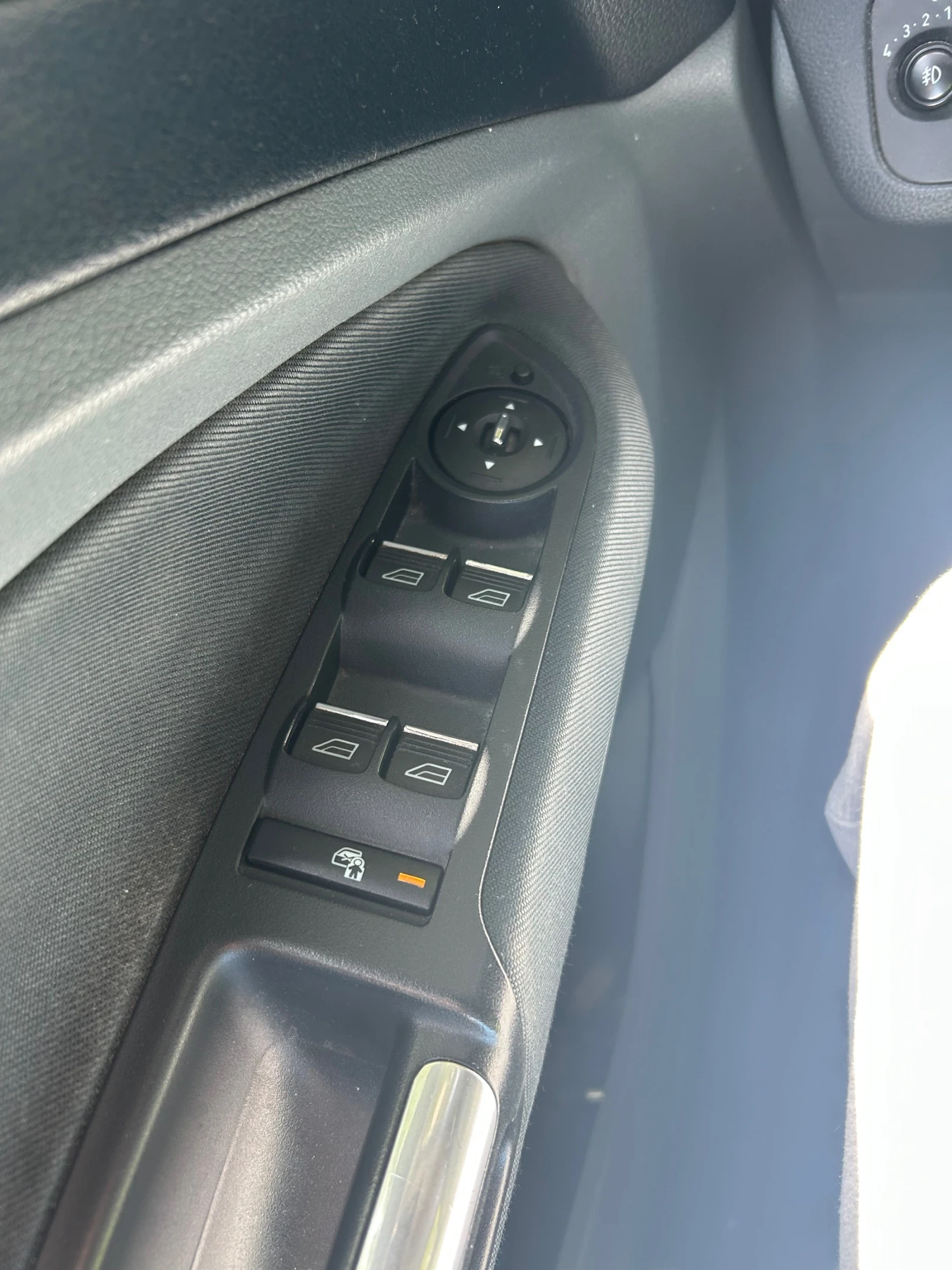 Ford C-max 1.6 Бензин / Газ - изображение 9