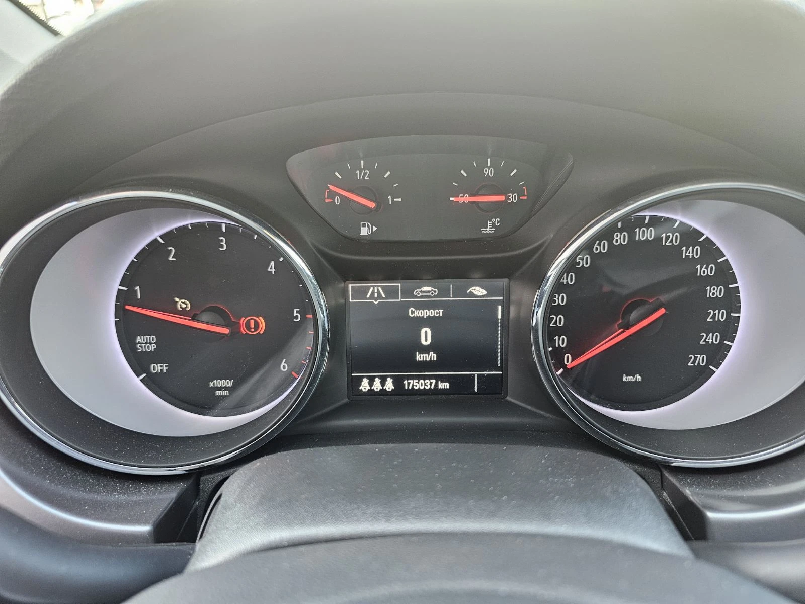 Opel Astra SPORTS TOURIER 1.6 dCi 136 - изображение 8