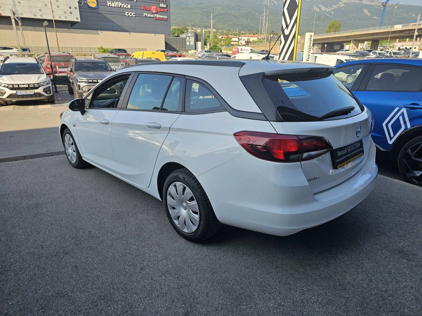 Opel Astra SPORTS TOURIER 1.6 dCi 136 - изображение 4