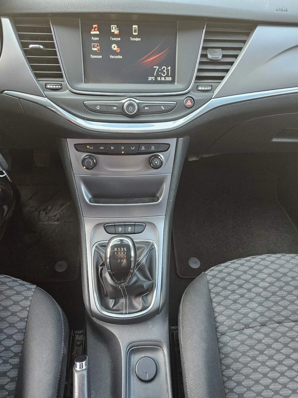 Opel Astra SPORTS TOURIER 1.6 dCi 136 - изображение 9