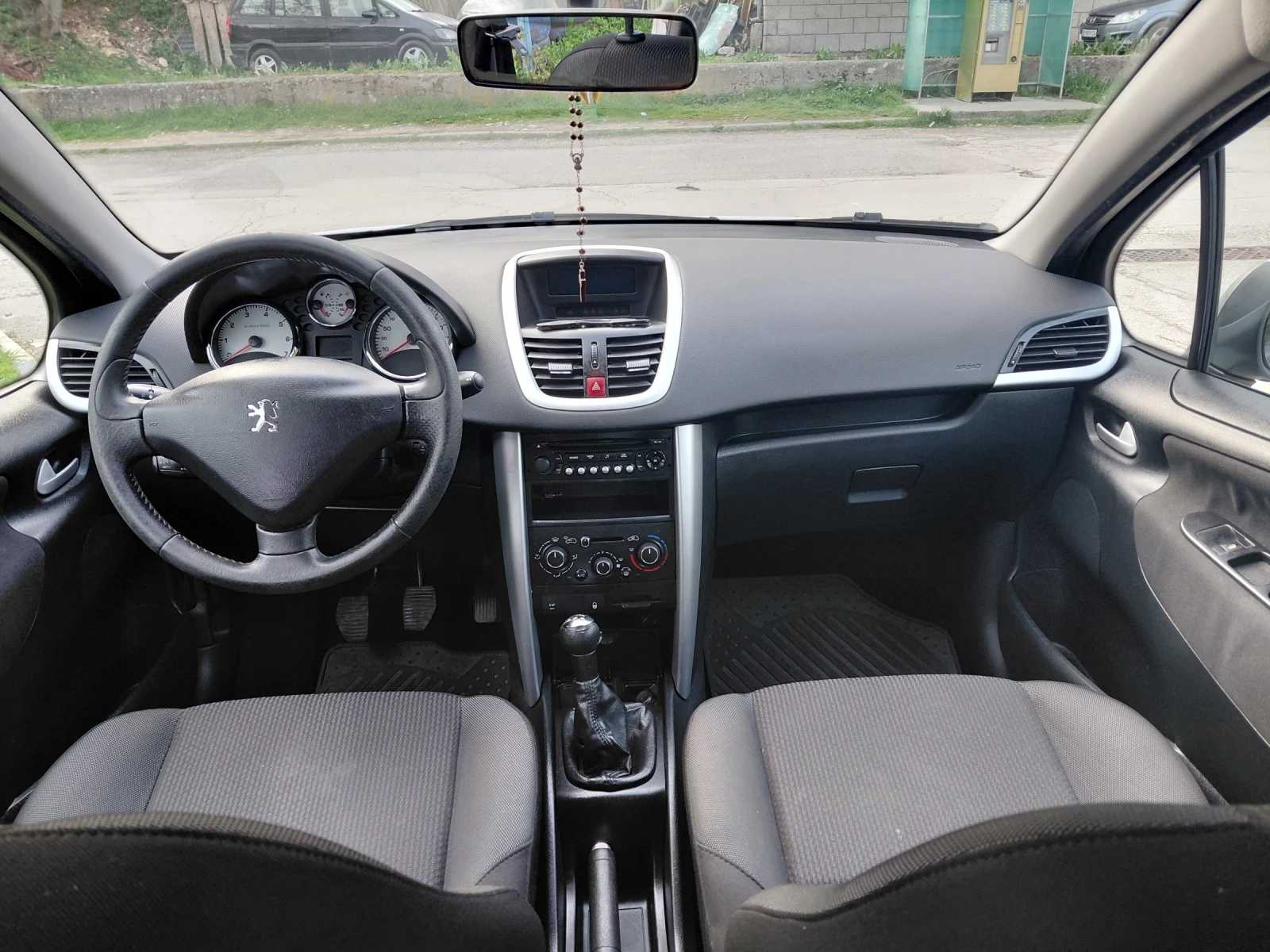Peugeot 207 1.4, снимка 10 - Автомобили и джипове - 54078556