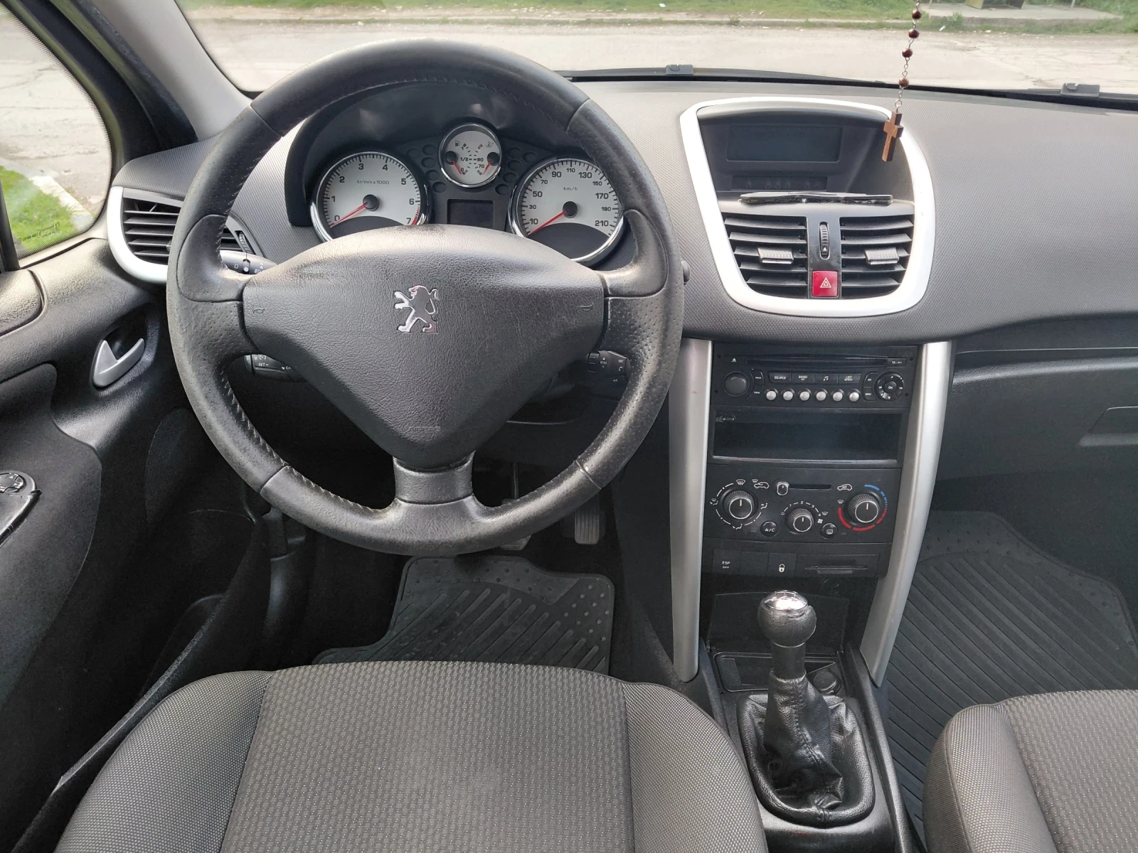 Peugeot 207 1.4, снимка 11 - Автомобили и джипове - 54078556