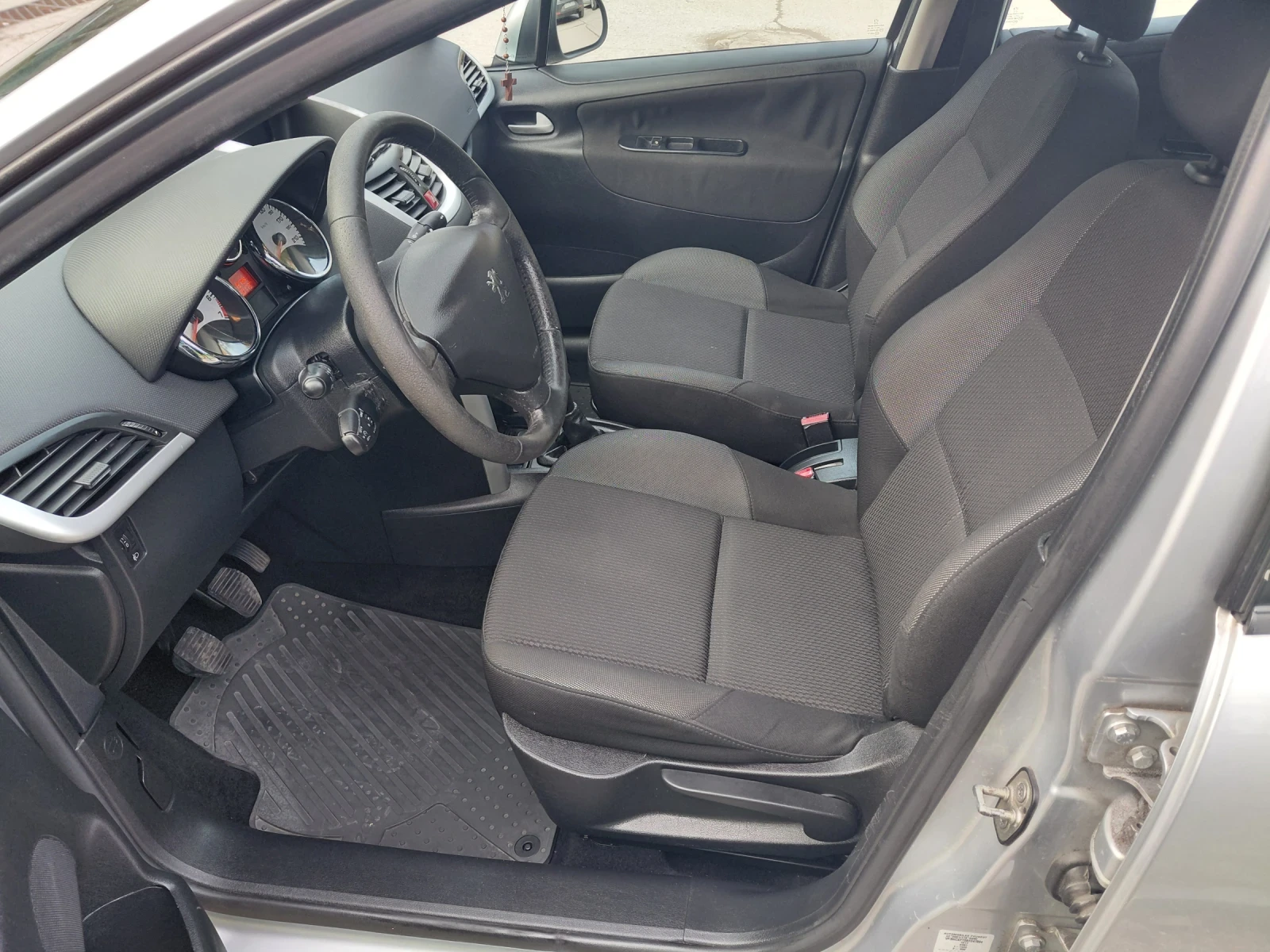 Peugeot 207 1.4, снимка 8 - Автомобили и джипове - 54078556