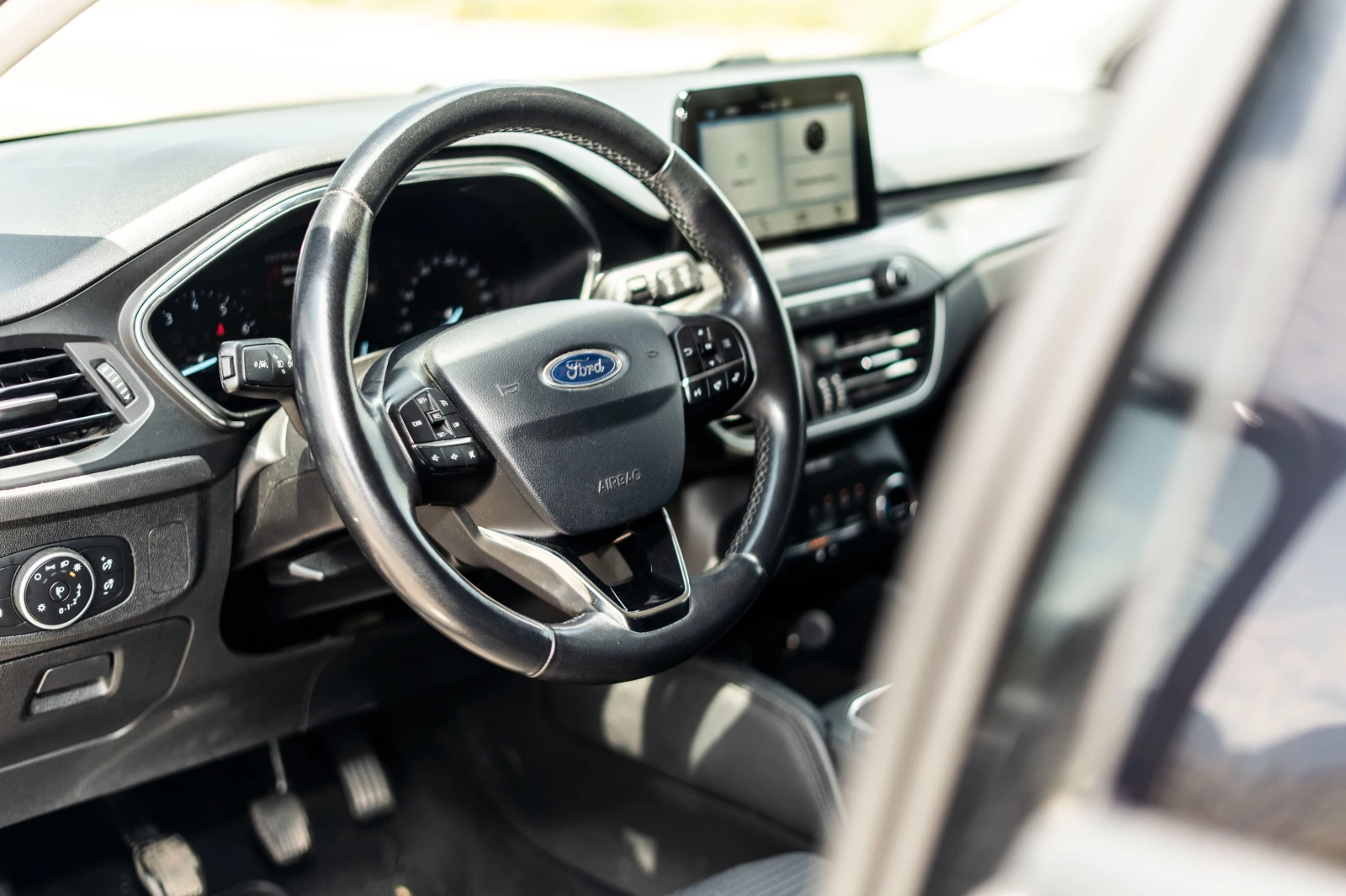 Ford Focus 1.5* EcoBoost, снимка 10 - Автомобили и джипове - 55049252