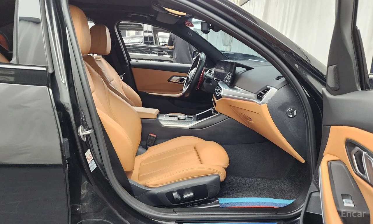 BMW 320 i M SPORT* DISTRONIC* HEAD-UP* ПОДГРЕВ* КАМЕРА*  , снимка 7 - Автомобили и джипове - 55072291