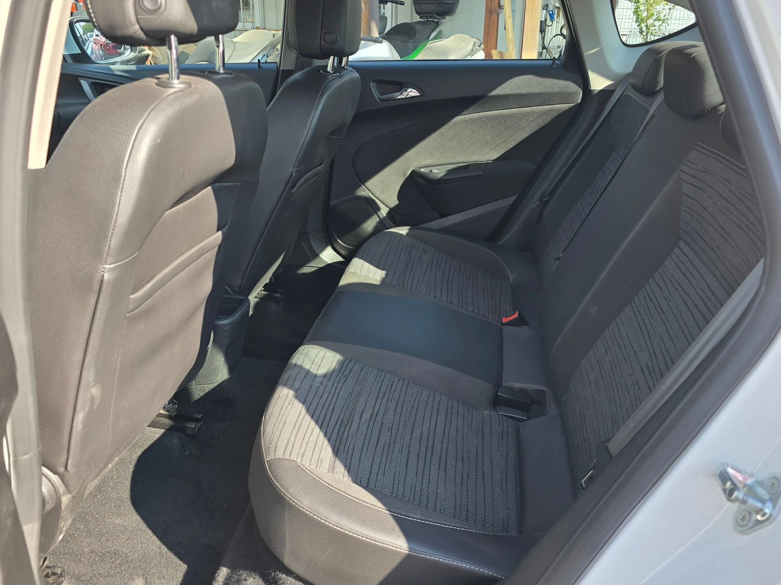 Opel Astra 1.6TDCi/6ск./Лизинг, снимка 8 - Автомобили и джипове - 56137109