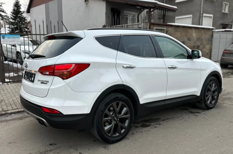 Hyundai Santa fe 2.2CRDI 4WD/7мест/Premium/Панорам/Keyless Go/Swiss, снимка 3 - Автомобили и джипове - 48699761