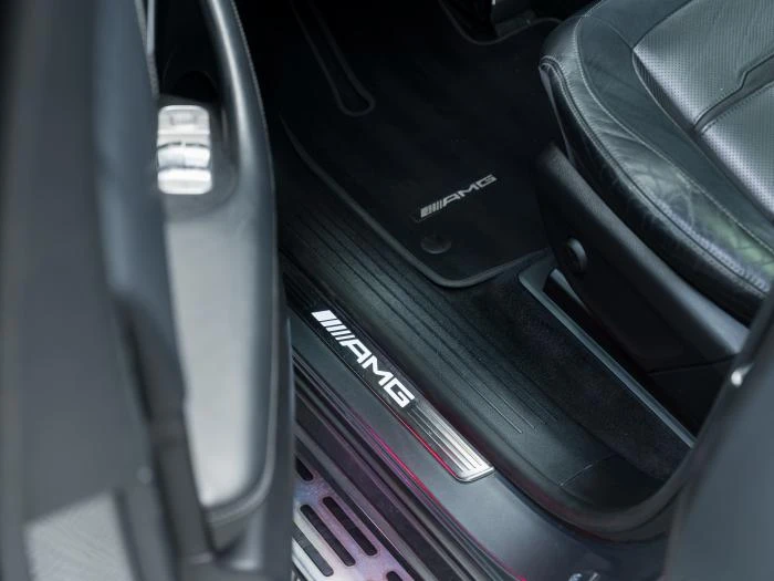 Mercedes-Benz GLE 53 4MATIC BURMESTER* MEMORY* 360CAM* CARBON* AIRMATIC* , снимка 17 - Автомобили и джипове - 54869584