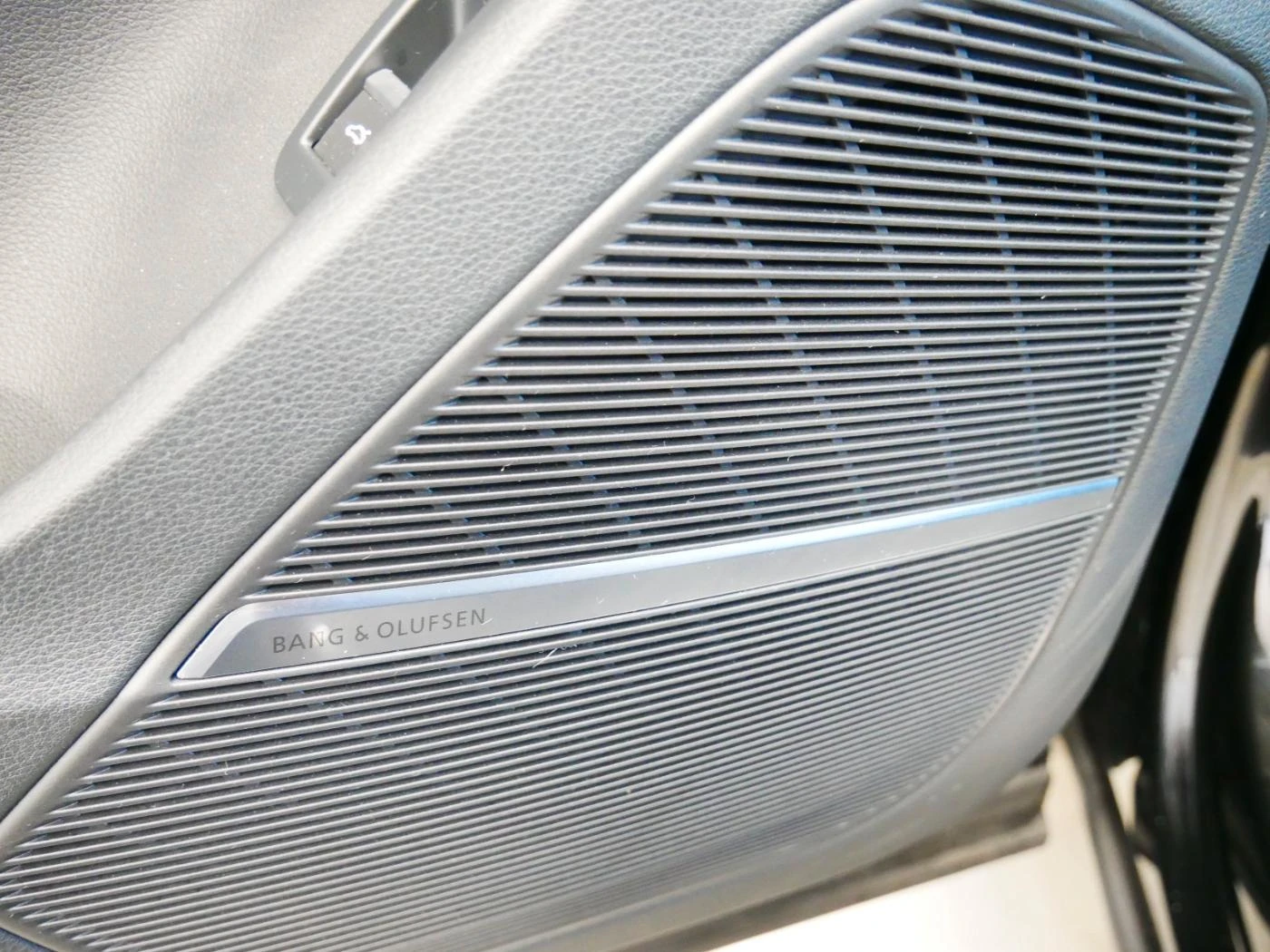 Audi Q7 50 TDI/FACELIFT/S-LINE/MATRIX/PANO/B&O/360/7МЕСТЕН - изображение 8