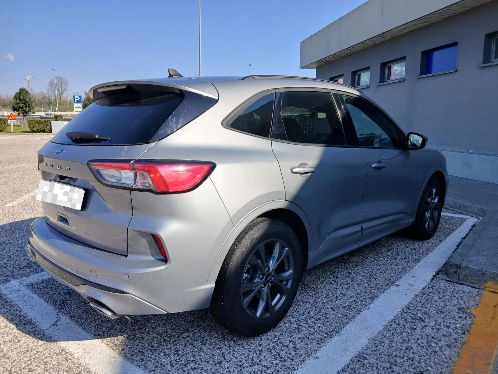 Ford Kuga 1.5 EcoBoost 2WD Titanium X, снимка 4 - Автомобили и джипове - 53914108