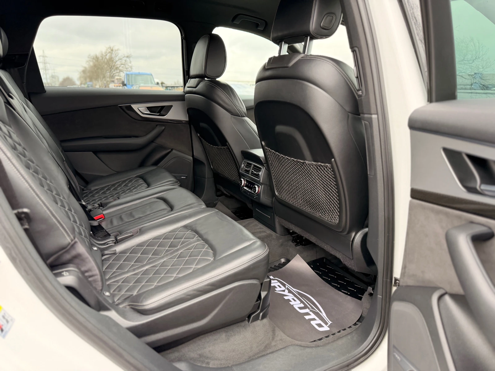 Audi SQ7  4.0TDI= V8T= QUATTRO= CARBON PACK= RNG DESIGNE= , снимка 13 - Автомобили и джипове - 54708635